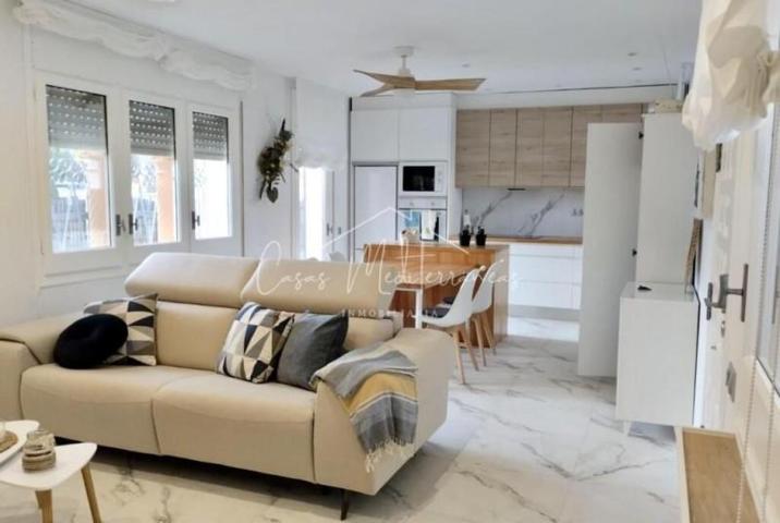 Casa en venta en Miami Platja photo 0