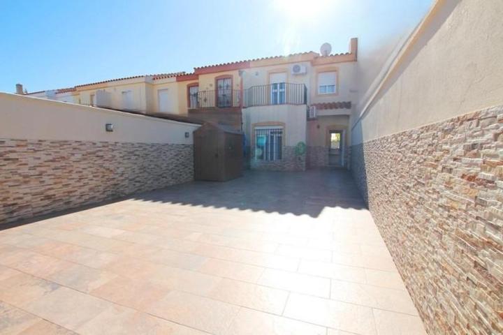 Adosada en venta en Jerez de la Frontera, Avda. Caballero Bonald - San José Obrero - Guadalc photo 0