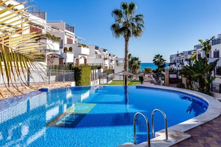 Apartamento en venta en Torrevieja, La Mata photo 0