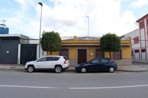 Chalet en venta en Bollullos de la Mitación, Avenida de la Constitución, 41110 photo 0