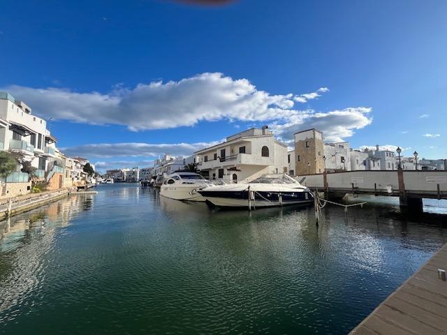 Apartamento en venta en Empuriabrava, Caballito del mar photo 0