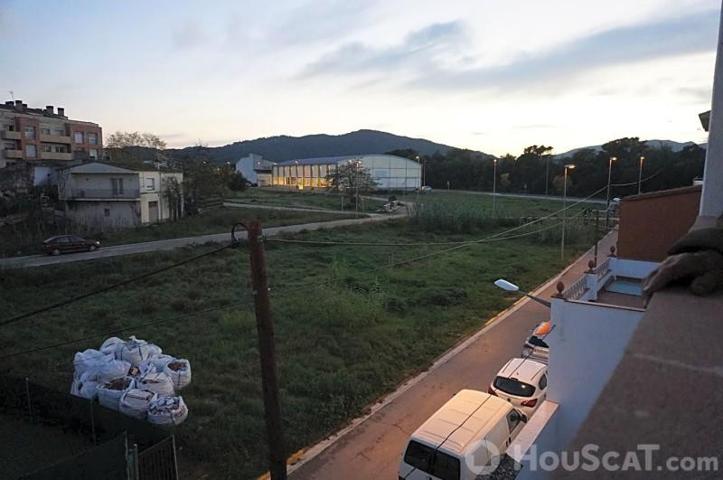 Adosada en venta en Tordera photo 0