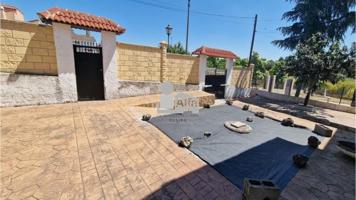 Chalet en venta en Aldea del Fresno, Playa del Alberche photo 0