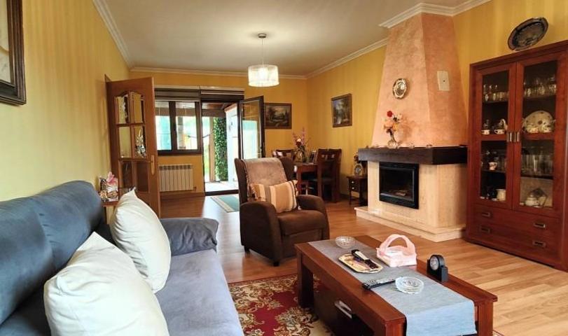 Casa con terreno en venta en Benavides, CARRIZO DE LA RIBERA photo 0