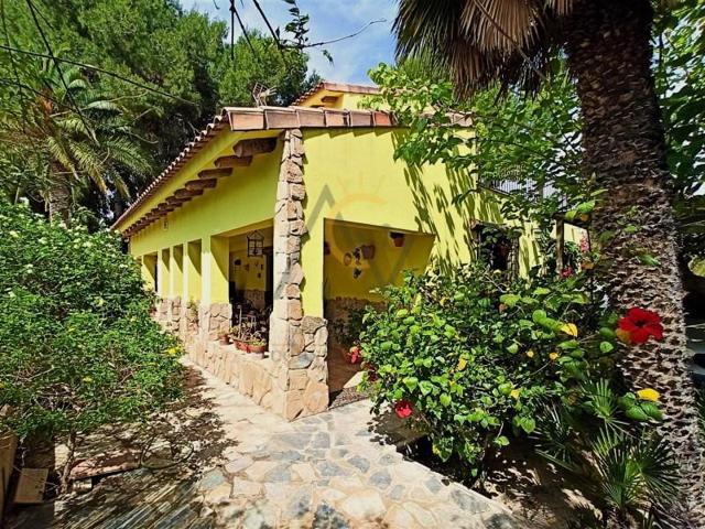 Casa con terreno en venta en Novelda photo 0