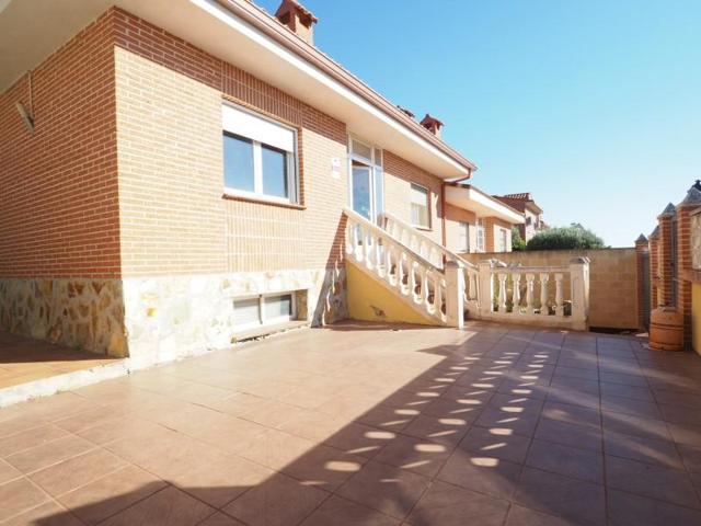 Adosada en venta en Villanueva de la Torre, Santa Agueda photo 0