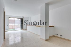 Local comercial en venta en Esplugues de Llobregat, La Plana photo 0