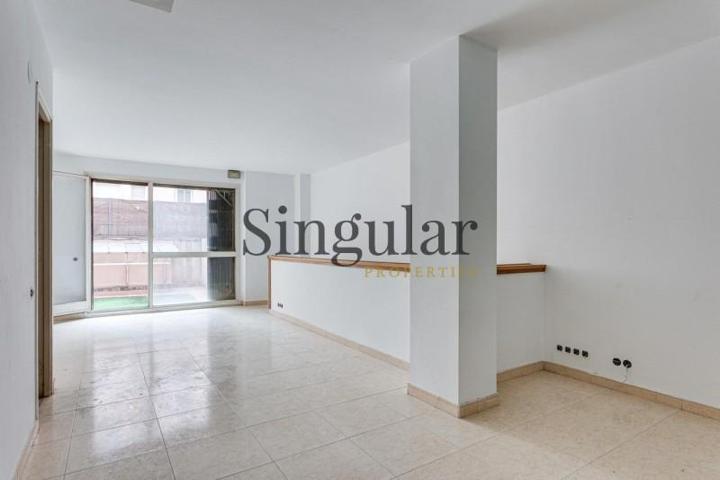 Local comercial en venta en Esplugues de Llobregat, La Plana photo 0