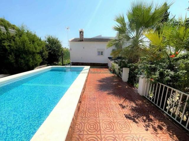 Chalet en venta en Pedralba, Urbanizacion les mallades 1 photo 0