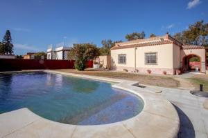 Casa con terreno en venta en Chiclana de la Frontera, Los Gallos - La Coquina photo 0