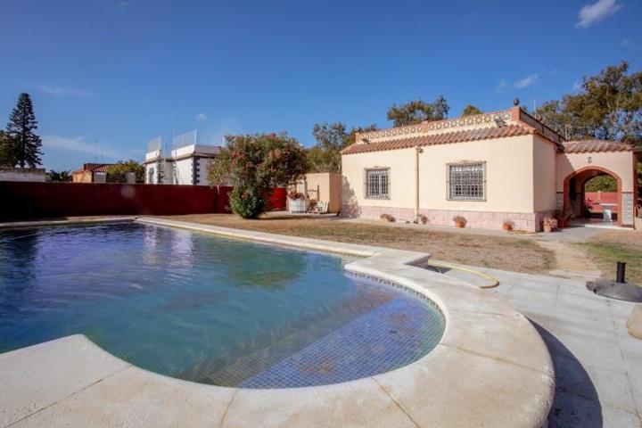 Casa con terreno en venta en Chiclana de la Frontera, Los Gallos - La Coquina photo 0