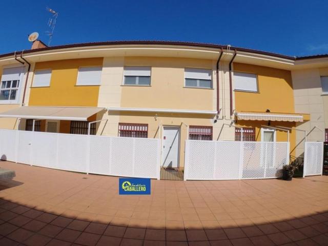 Adosada en venta en Plasencia, Ciudad Jardín photo 0