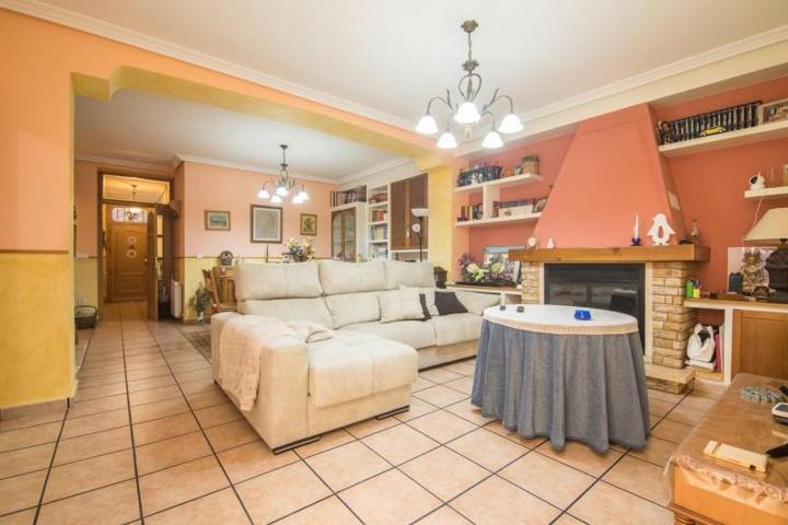 Adosada en venta en Algueña, Comunidad valenciana photo 0