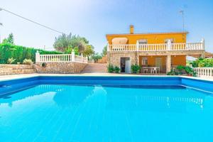 Chalet en venta en Alberic, Urbanizacion san cristobal photo 0