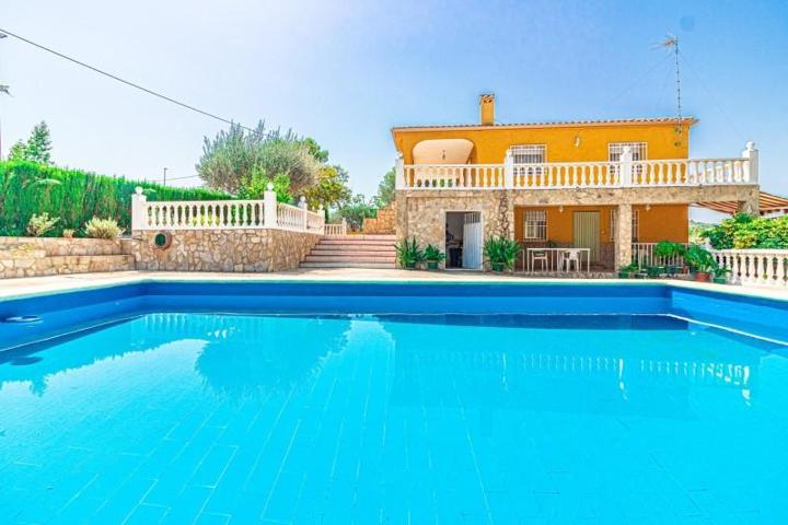 Chalet en venta en Alberic, Urbanizacion san cristobal photo 0