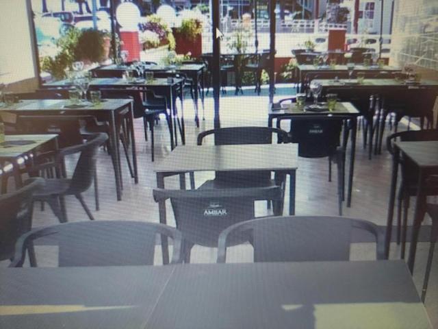 Local comercial en venta en La Pineda, Playa centro photo 0