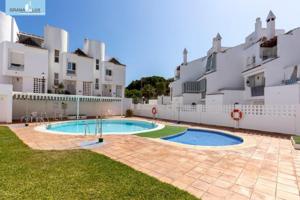 Adosada en venta en Almuñécar, Almuñécar - Velilla - Taramay photo 0