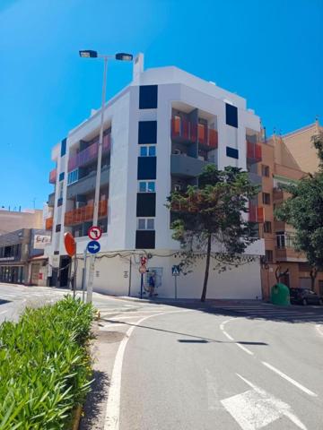 Local comercial en venta en Torrevieja, Torrevieja photo 0