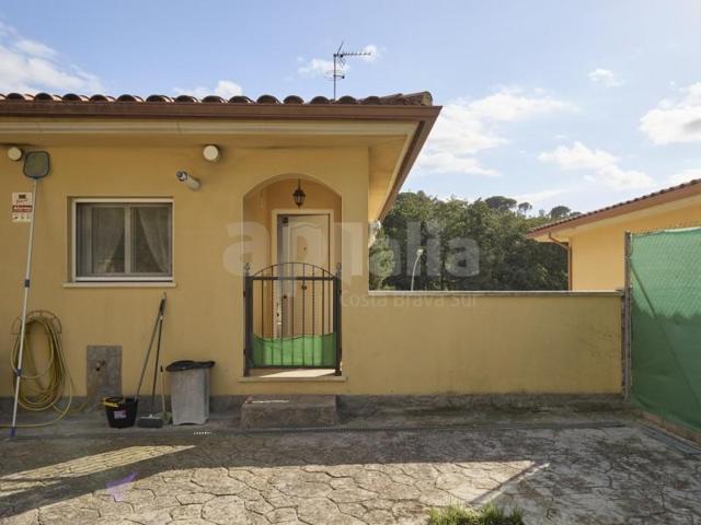 Chalet en venta en Lloret de Mar, Urbanitzacions photo 0