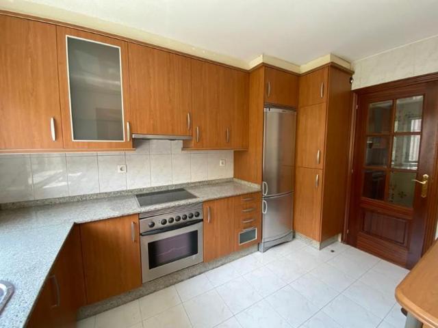 Apartamento en venta en Santiago de Compostela, Santa Marta photo 0