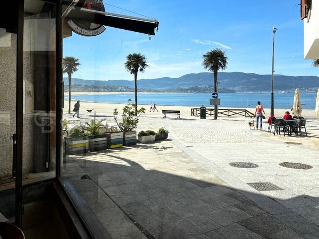 Local comercial en venta en Nigrán photo 0