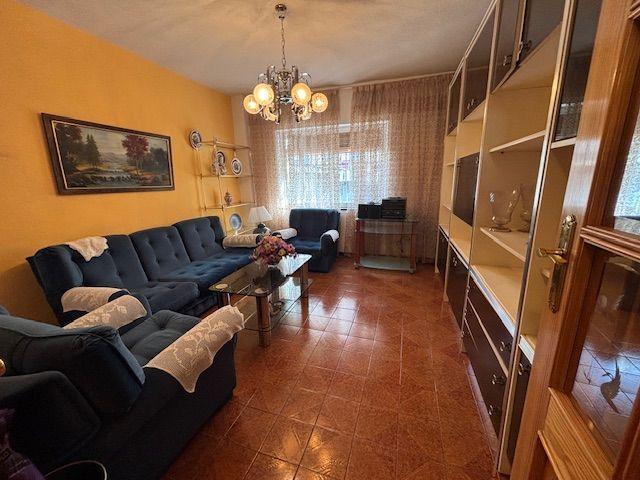 Piso en venta en Madrid, Calle de la del Manojo de Rosas, 28041 photo 0