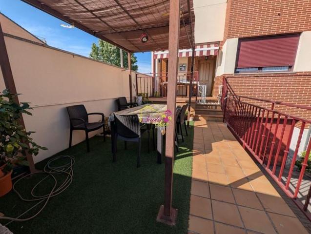 Adosada en venta en Villares de la Reina, Villares De La Reina photo 0