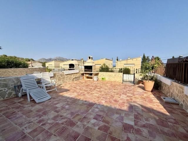 Chalet en venta en La Nucia photo 0