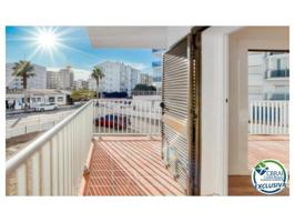 Piso en venta en Roses photo 0