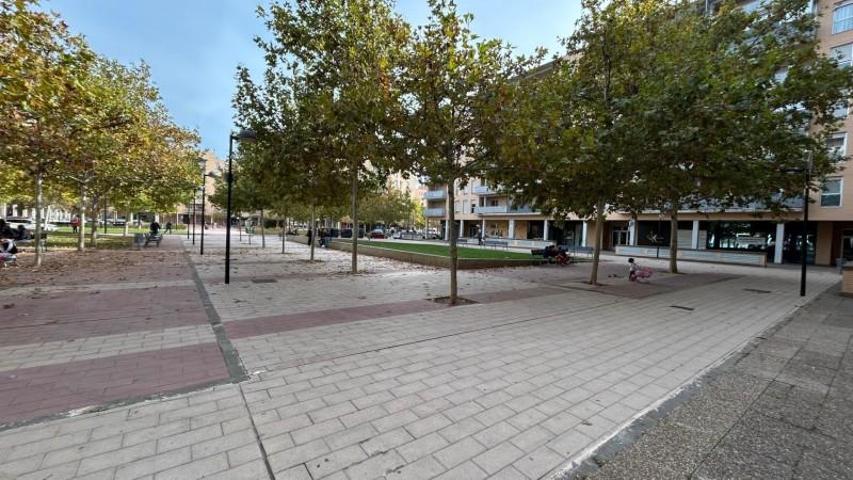Local comercial en venta en Zaragoza, Rosales del Canal photo 0