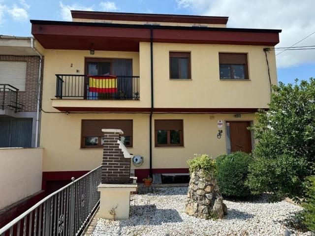 Chalet en venta en Cacabelos, Cacabelos photo 0