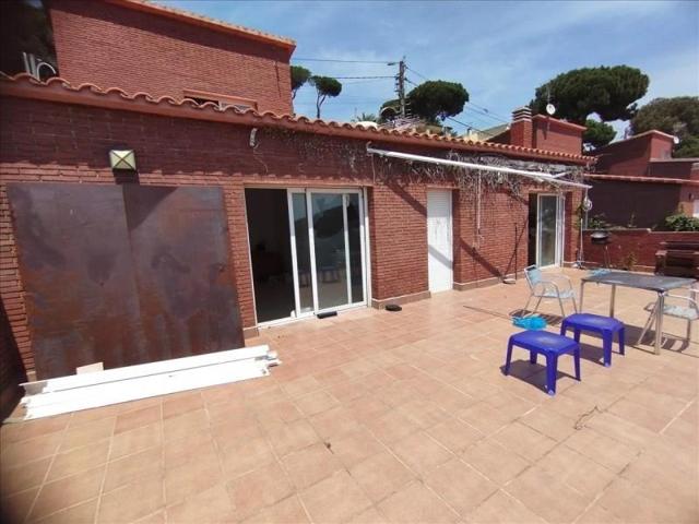 Casa en venta en Dosrius, Can Massuet del Far photo 0