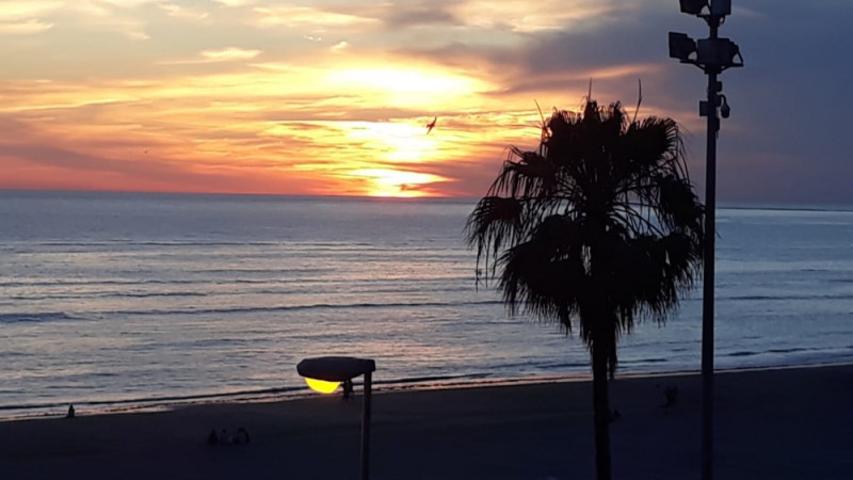 Apartamento en venta en Cádiz, Playa de la Victoria photo 0