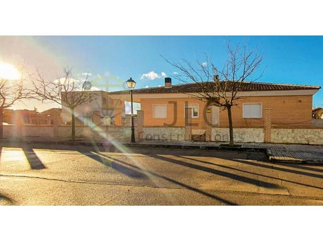Chalet en venta en Torrejón del Rey photo 0