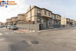 Adosada en venta en Maracena, Zona metropolitana photo 0