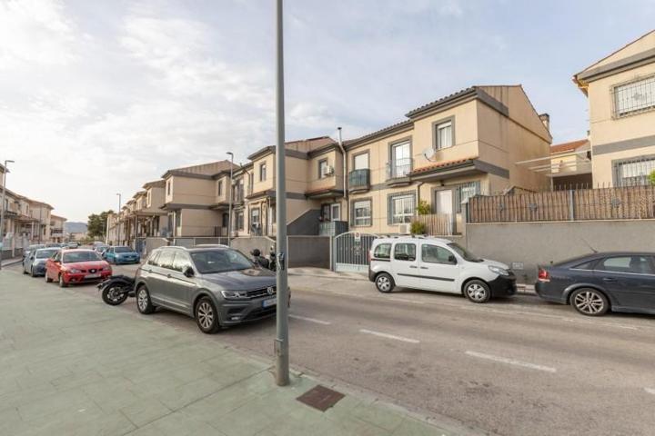 Adosada en venta en Maracena, Zona metropolitana photo 0