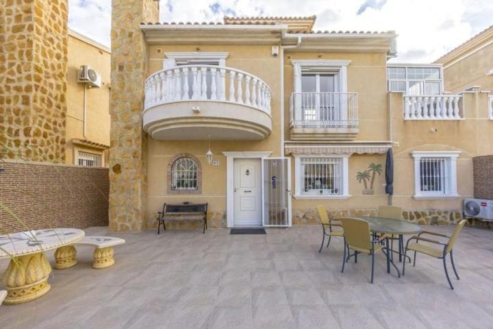 Chalet en venta en Torrevieja, Aguas nuevas 1 photo 0
