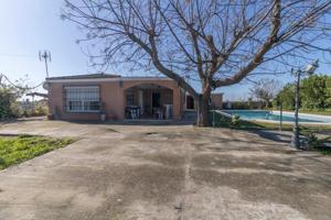 Chalet en venta en Alcalá de Guadaira, Urbanización Eucaliptal photo 0