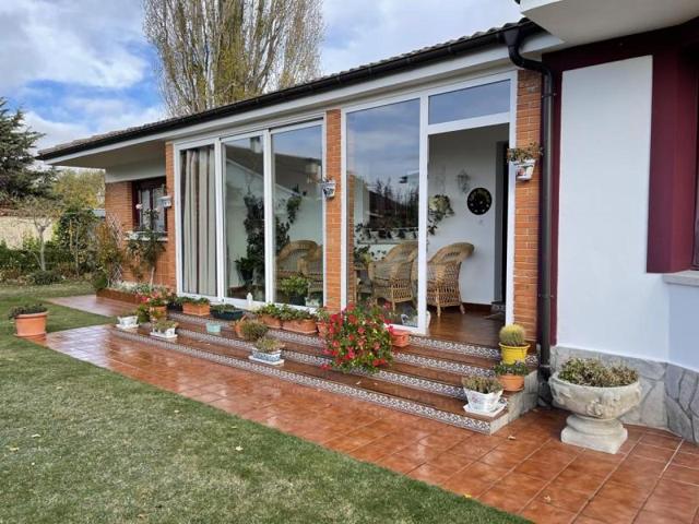Chalet en venta en Medina de Pomar, Calle Juan Carlos I, 09500 photo 0
