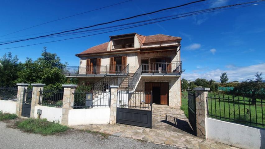 Chalet en venta en Ponferrada, Fuentes nuevas photo 0
