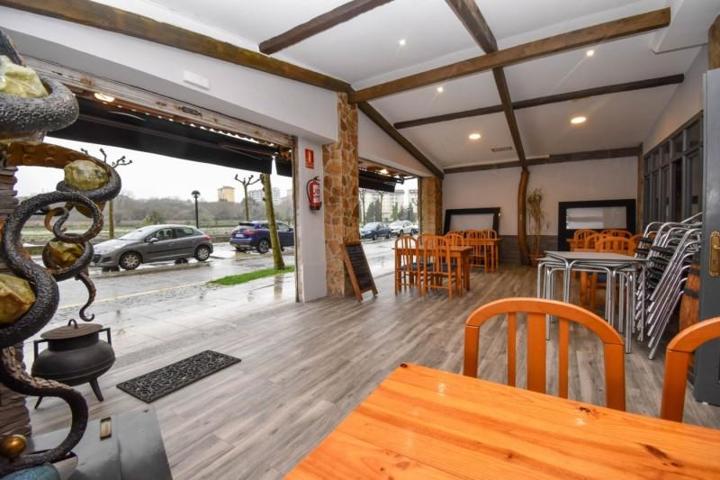 Local comercial en venta en Cambre, Temple photo 0