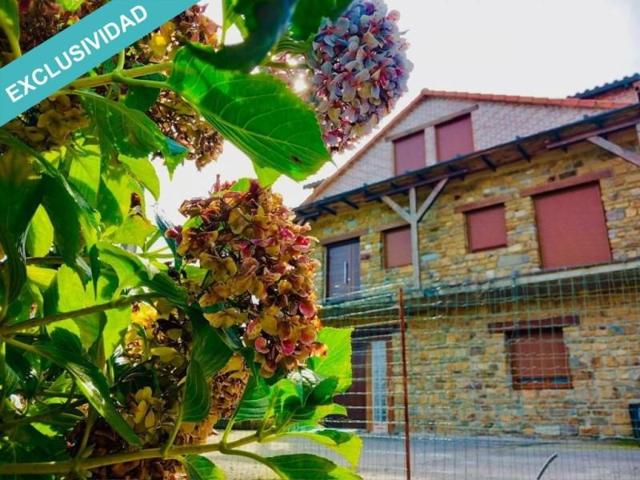 Casa con terreno en venta en Cudillero photo 0