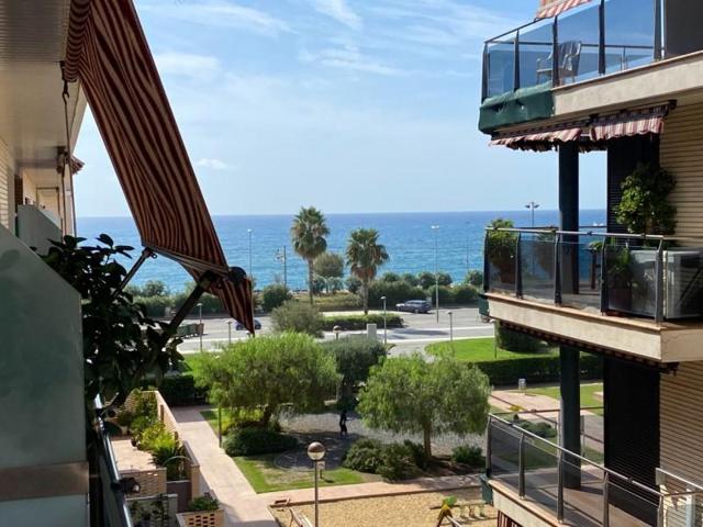 Piso en venta en Pineda de Mar, En 1 linea de mar photo 0