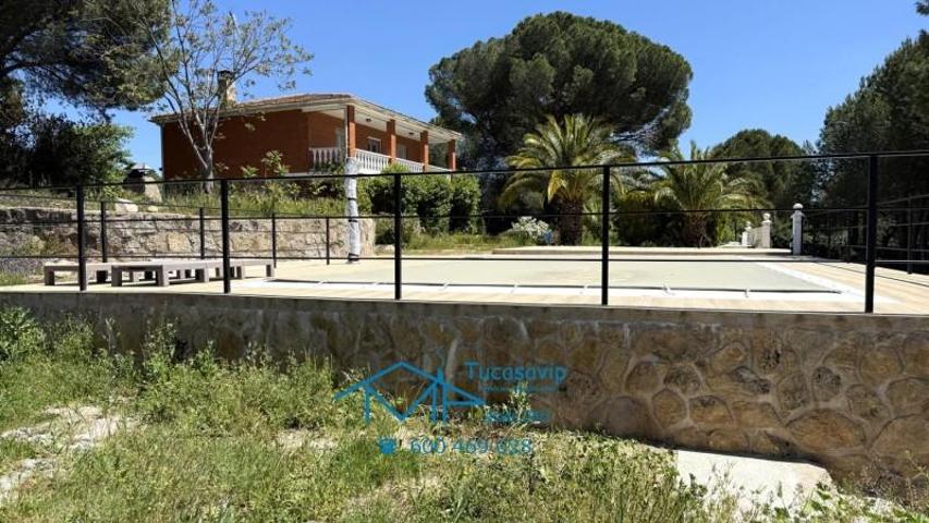 Chalet en venta en El Tiemblo photo 0