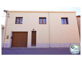 Casa en venta en Vila-sacra photo 0