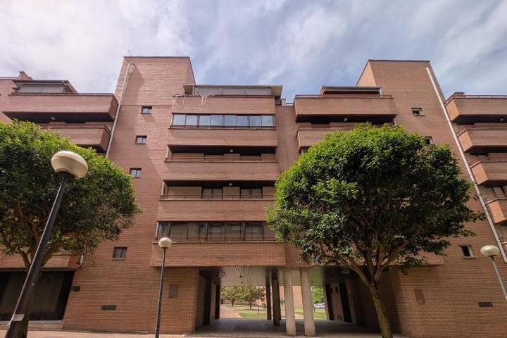 Piso en venta en Barañáin, --- photo 0