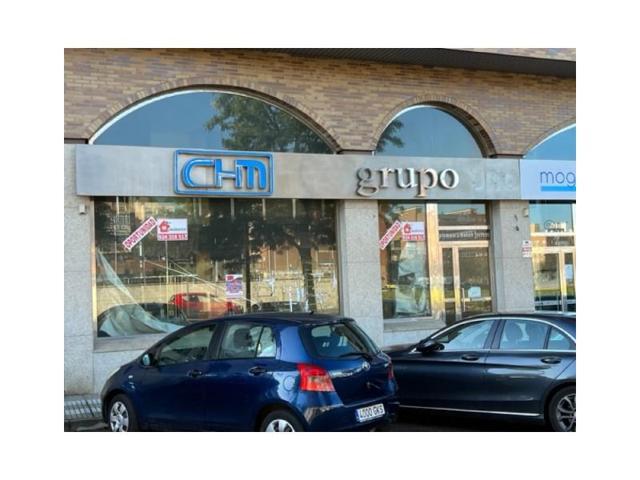 Local comercial en venta en Badajoz photo 0