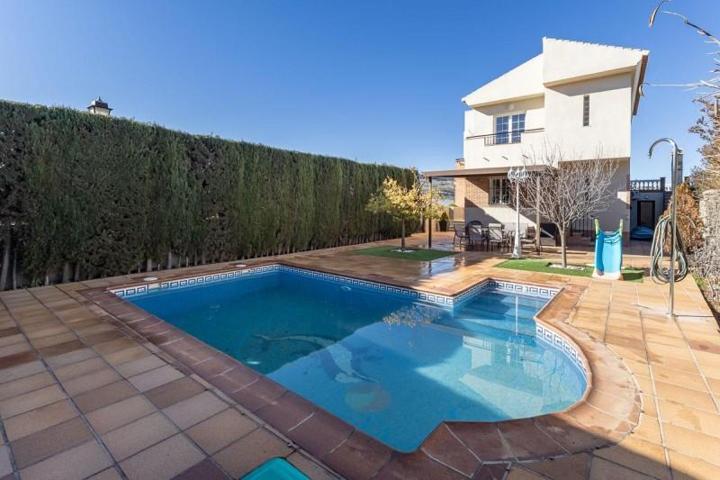 Chalet en venta en Arenas del Rey, Pantano de los bermejales photo 0