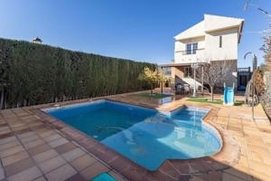 Chalet en venta en Arenas del Rey, Pantano de los bermejales photo 0