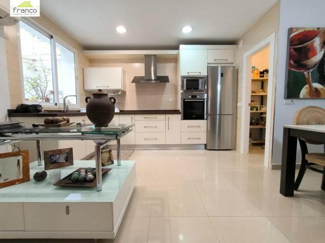 Edificio en venta en Ceuti, Ceuti photo 0